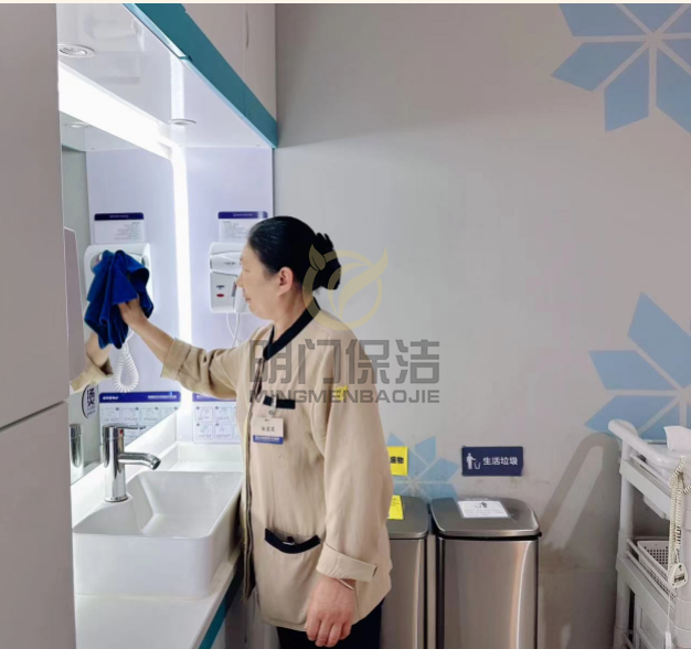 為啥現（xiàn）在保潔都外包？因為保潔公司（sī）專業嗎？